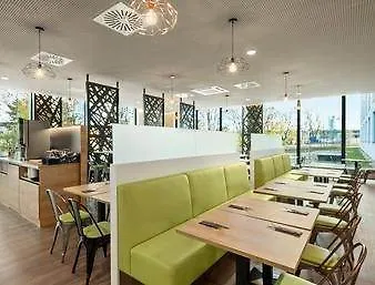 Super 8 By Wyndham Munich City North Hotel